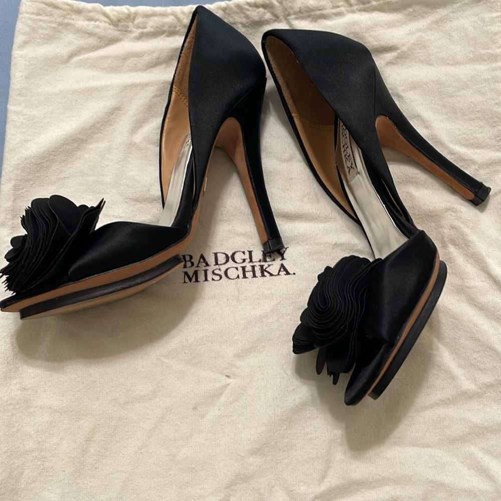 Badgley Mischka Patal Blossom shoes size 5.5 M